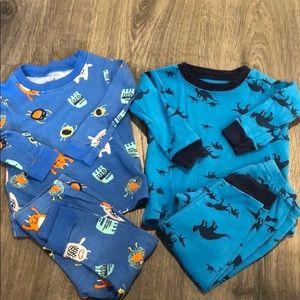 Lot of 2! 9 month Carters  two piece pajamas.